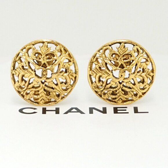 CHANEL CC Logos Filigree Round Clip-On Earrings Gold Tone 26 Auth #2203 - Picture 1 of 4